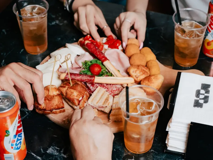 Mode – Zucchero e Cose: Tagliere aperitivo condiviso al tavolo